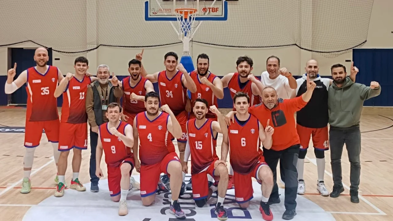 Ağrı’nın ilk basketbol takımı playoff’a lider yükseldi