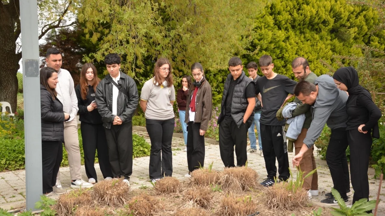 Balıkesir'de öğrenciler doğanın inceliklerini öğreniyor
