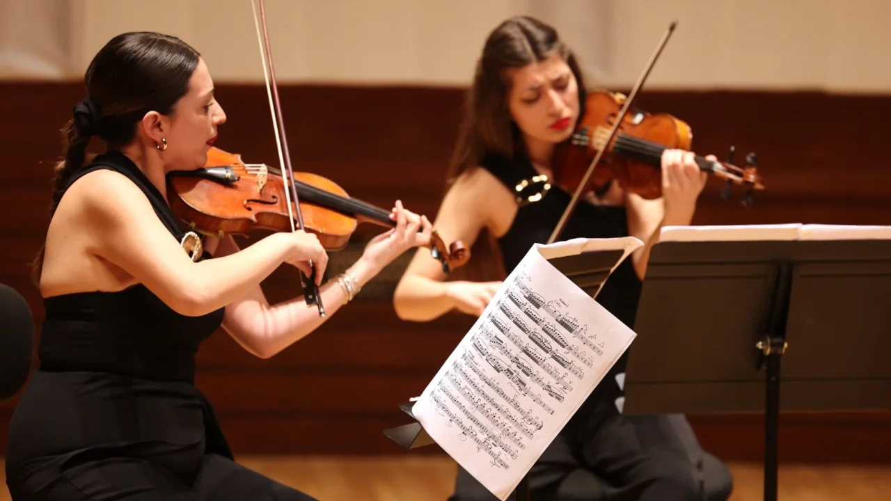 İzmir Oda Orkestrası yine ayakta alkışlandı