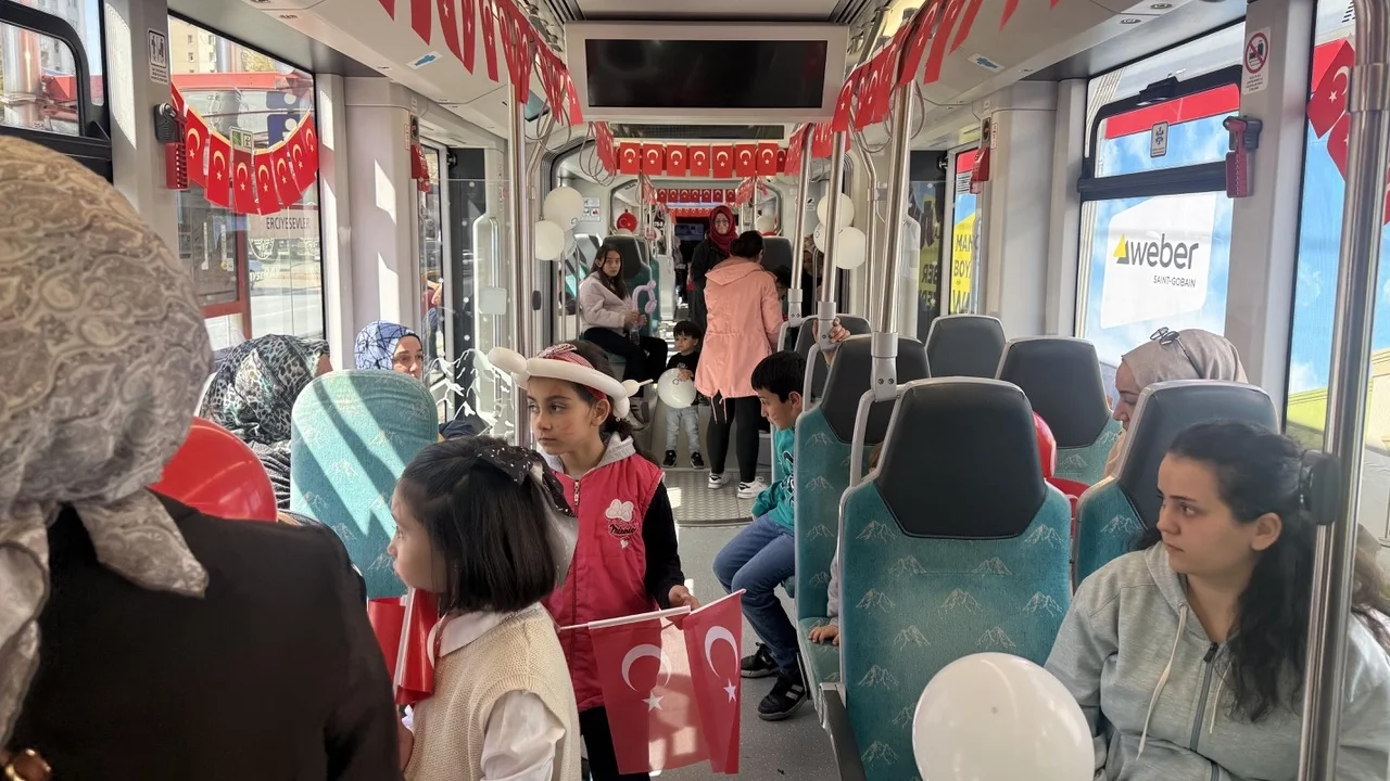 Kayseri Büyükşehir'in 'Çocuk Treni'ne büyük ilgi