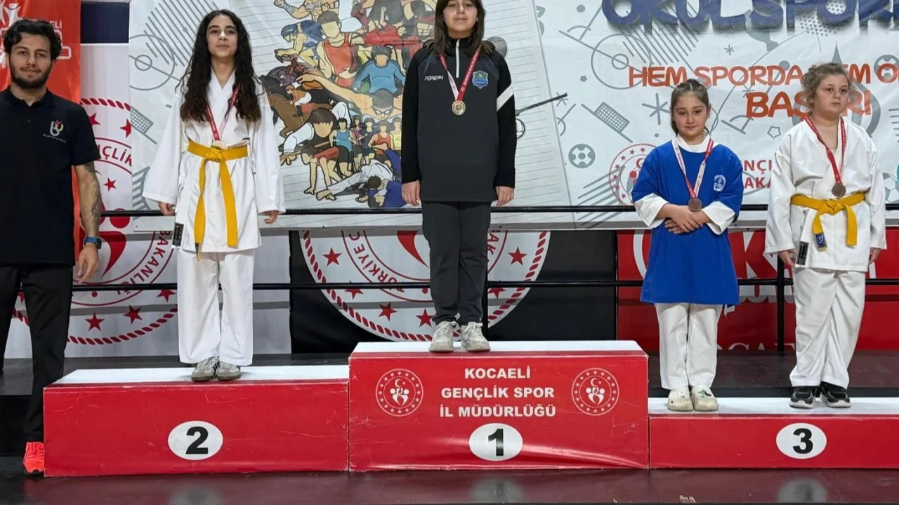 Kocaeli Çayırova’ya karatede 16 madalya birden