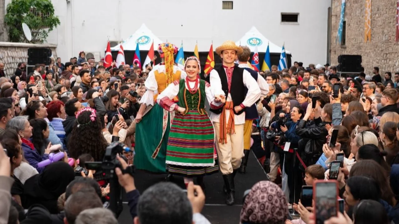 Manisa Mesir Festivali'nde kültür defilesi büyüledi
