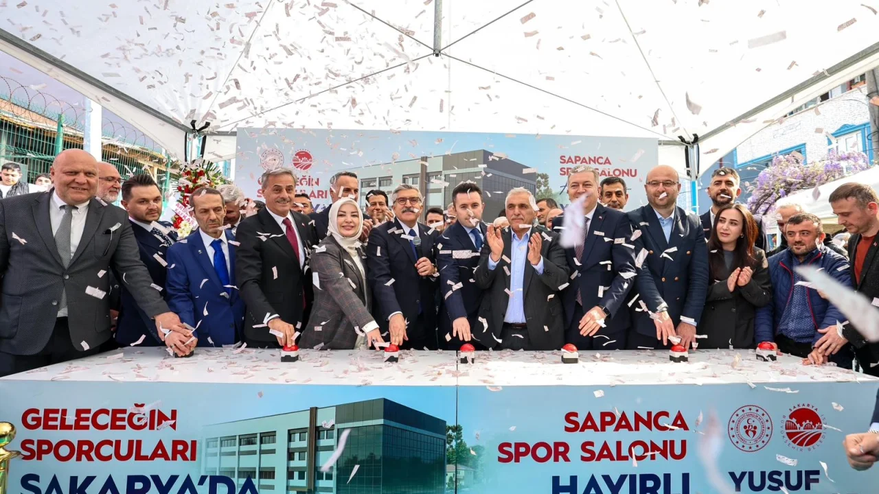 Sakarya’da spor hamlesi... Spor Salonu'nda 4. temel Sapanca’ya
