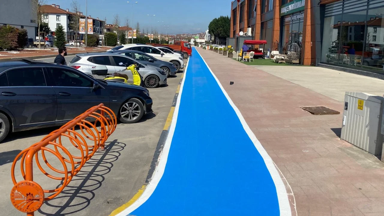 Sakarya Erenler’de bisiklet yollarına güvenli dokunuş