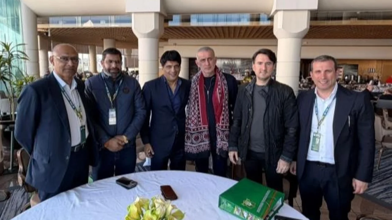 TFF Başkanı Hacıosmanoğlu ve Pakistanlı mevkidaşıyla bir araya geldi