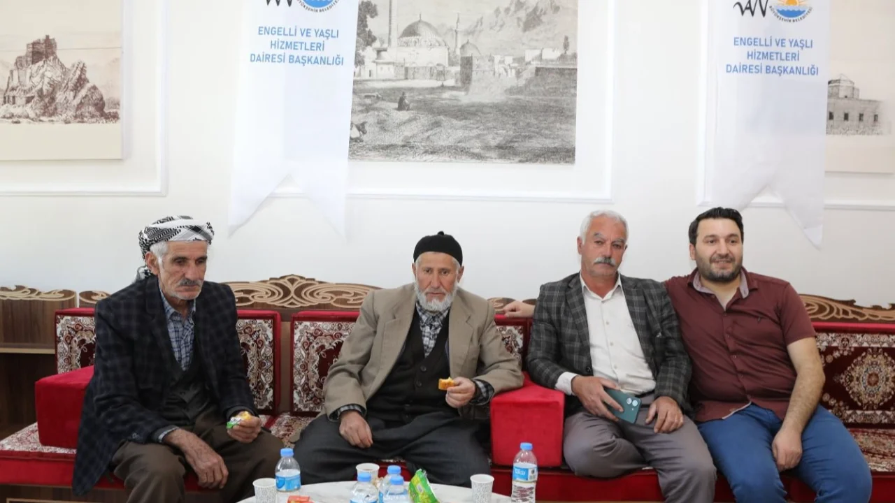 Yaşlıların hatıraları geleceğe taşınıyor