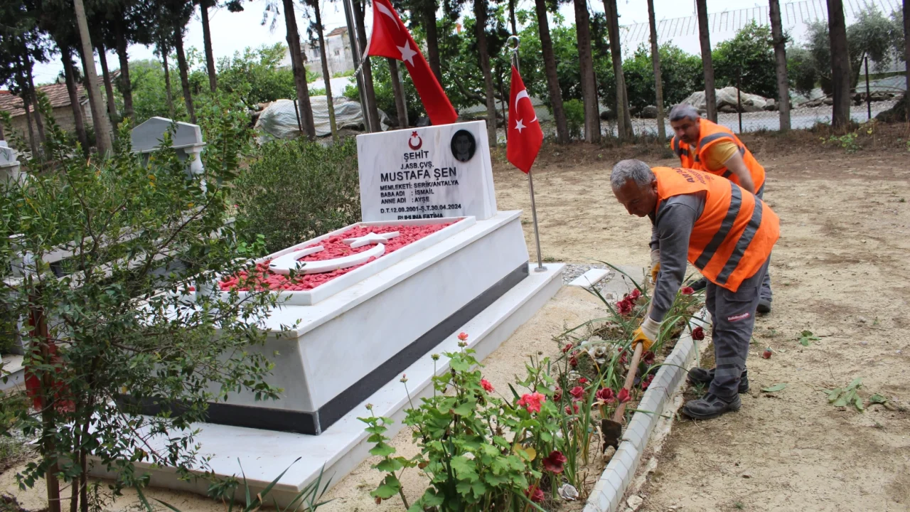 Antalya’da mezarlıklar bayram ziyaretine hazır