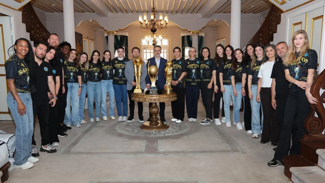 Bursa'da şampiyon hentbolculardan Başkan Vekili Biba’ya ziyaret