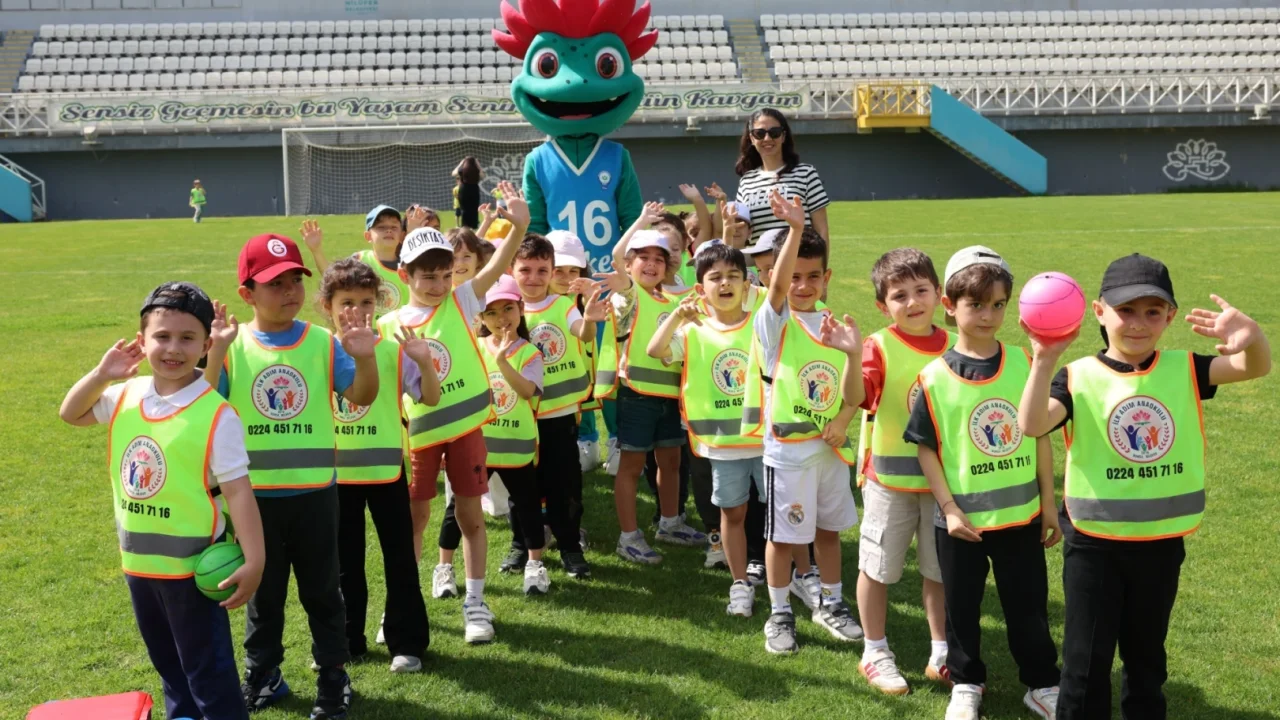 Bursa Nilüfer'de Spor Şenlikleri’nde sıra minik öğrencilerin