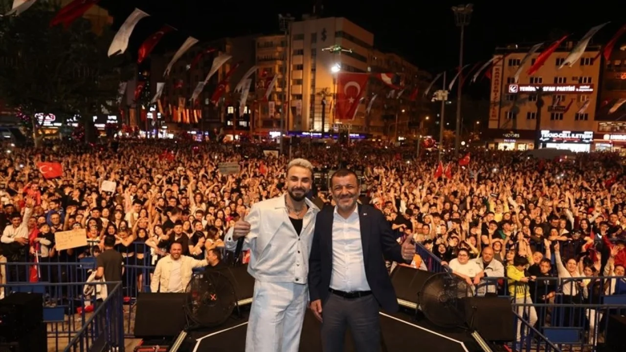 Denizli’de dev buluşma: On binler Sefo konserine akın etti