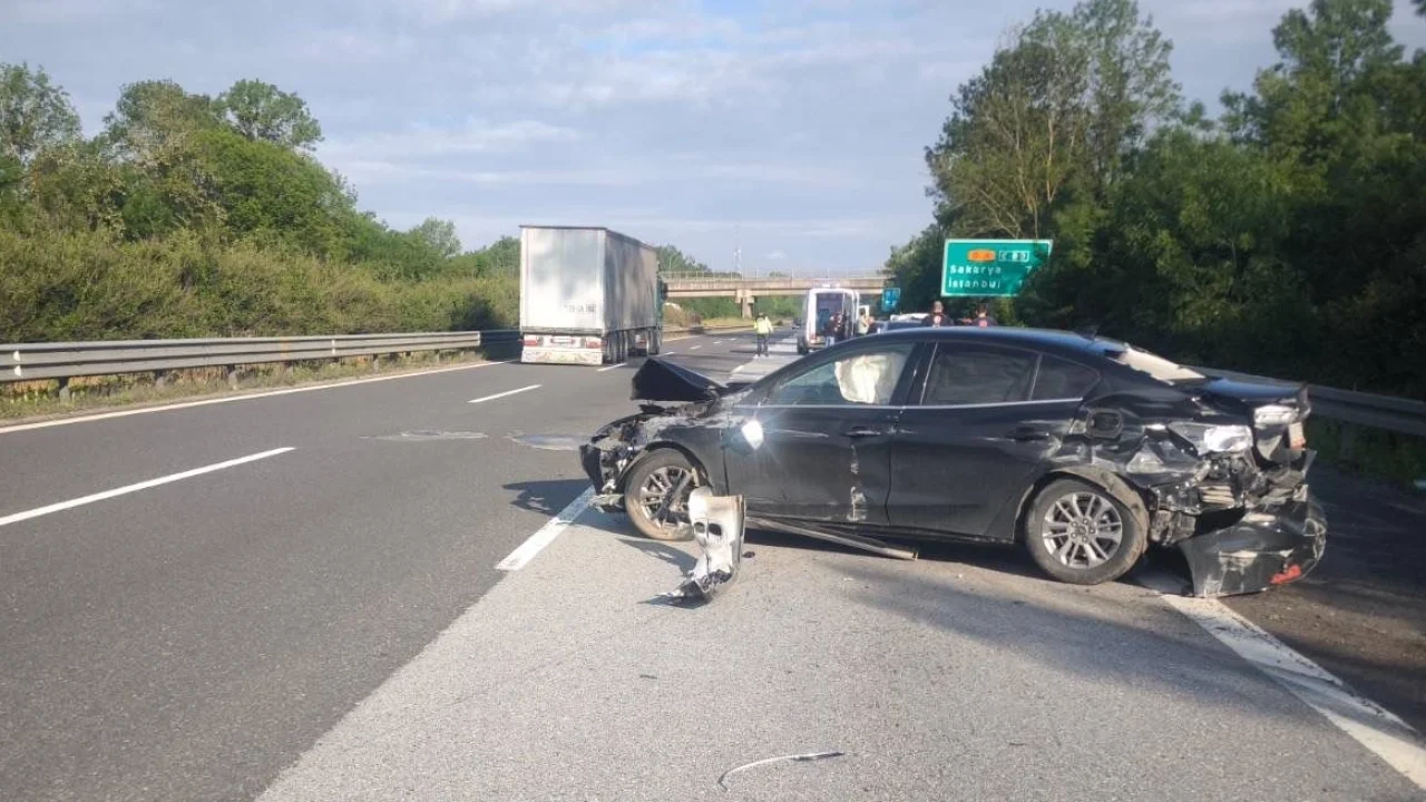 Düzce’de alkollü sürücü zincirleme kazaya yol açtı: 3 Yaralı