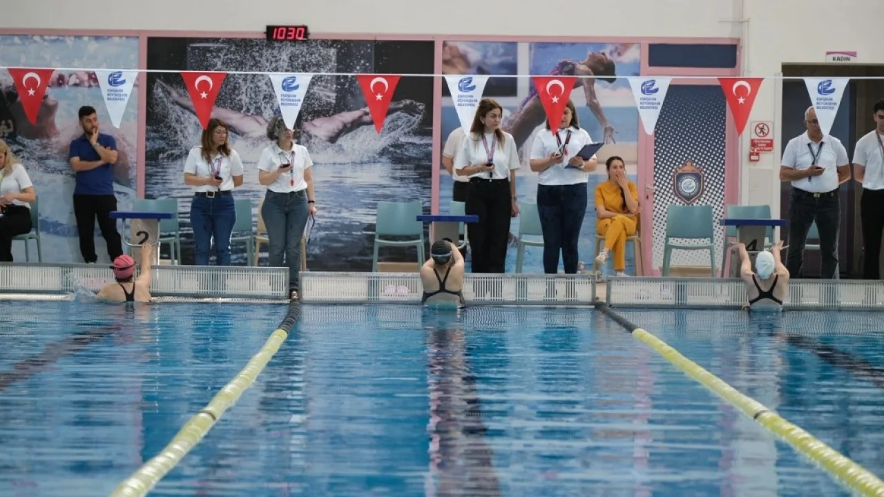 Eskişehir’de Engelsiz Kulaçlar renkli görüntülere sahne oldu
