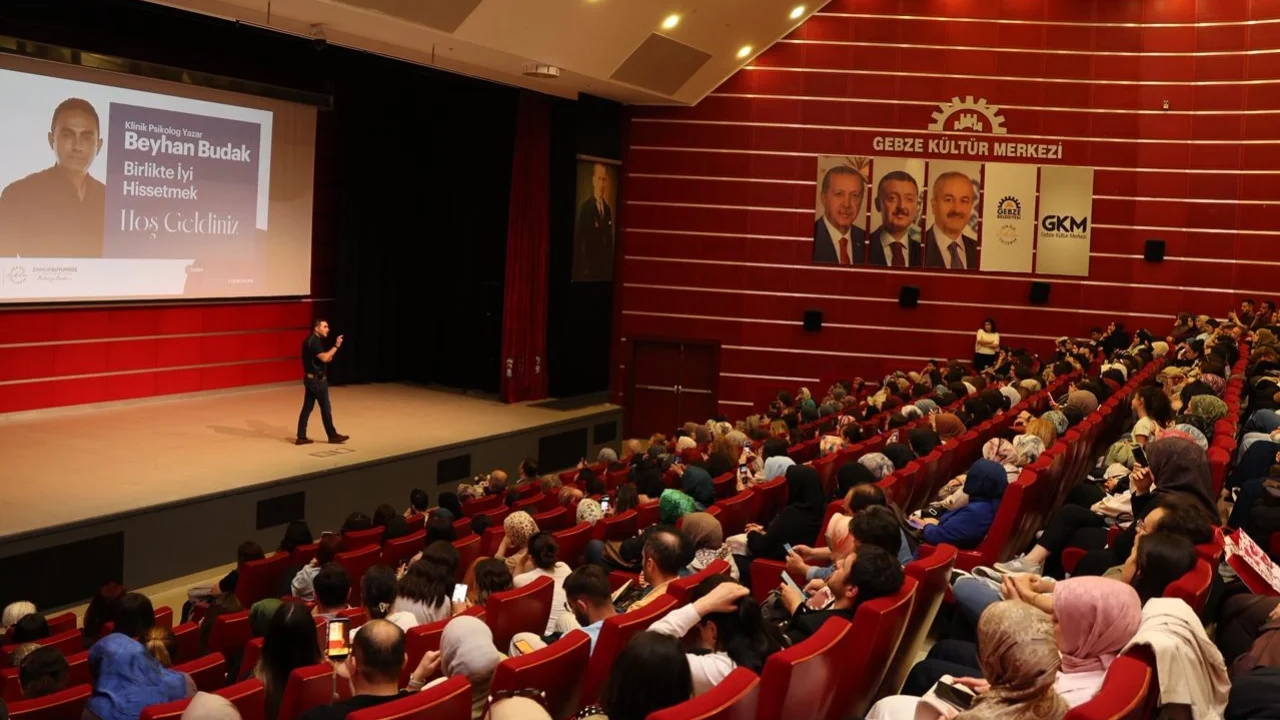 Gebze'de Klinik Psikolog Beyhan Budak söyleşisine yoğun ilgi