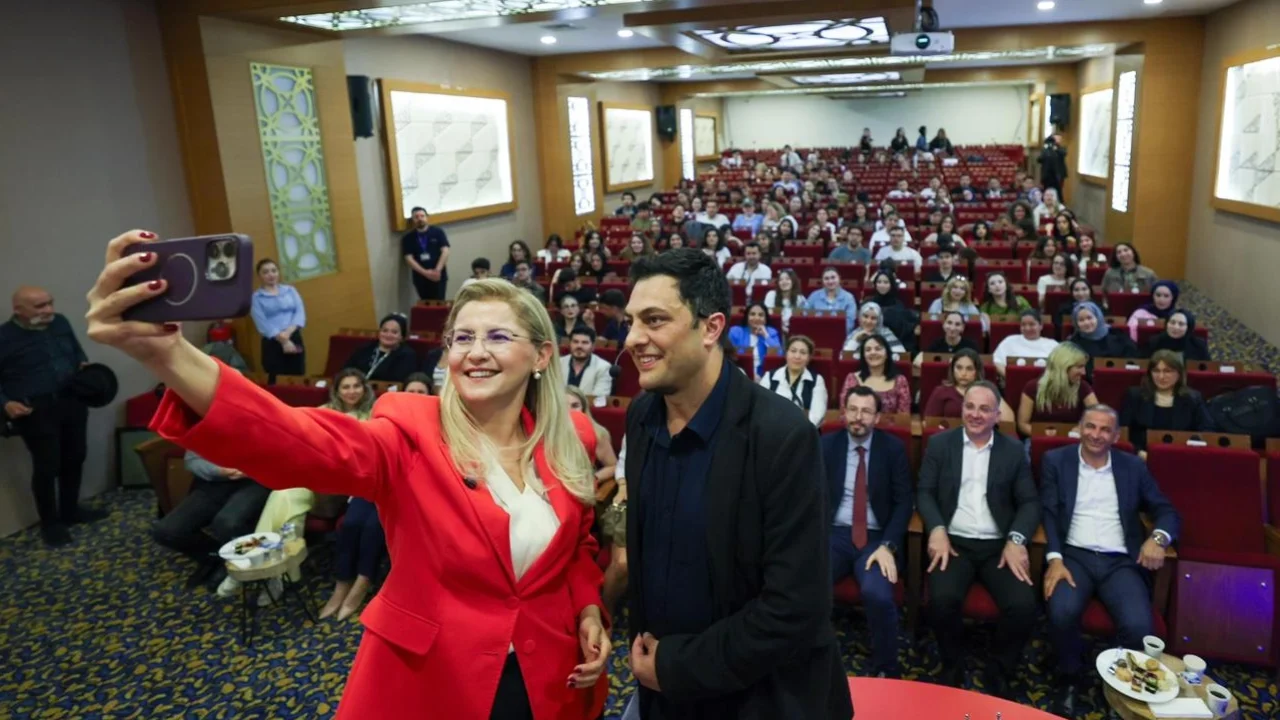 İstanbul Bakırköy Belediye Başkanı üniversitelilerle buluştu