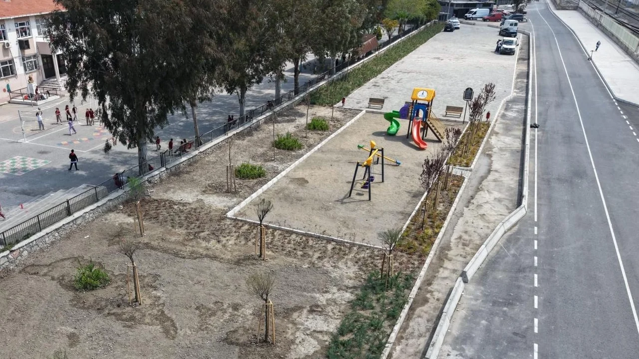 İzmir'de atıl alan mahalle parkına dönüştü