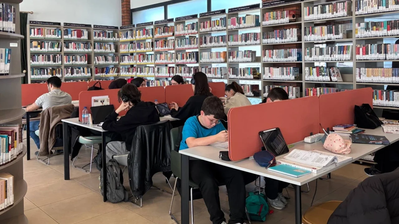İzmit Millet Kütüphanesi bayramın ilk günü açık