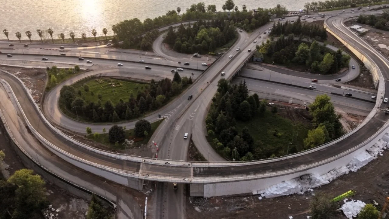 Kocaeli'de Başiskele Kavşağı’nda yeni bağlantı yolu açıldı