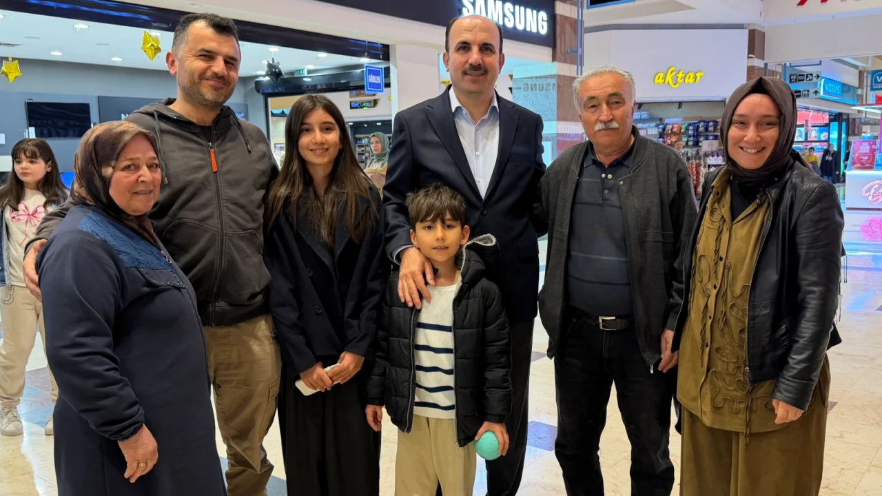 Konya'da Başkan Altay AVM'de esnaf ve vatandaşlarla buluştu