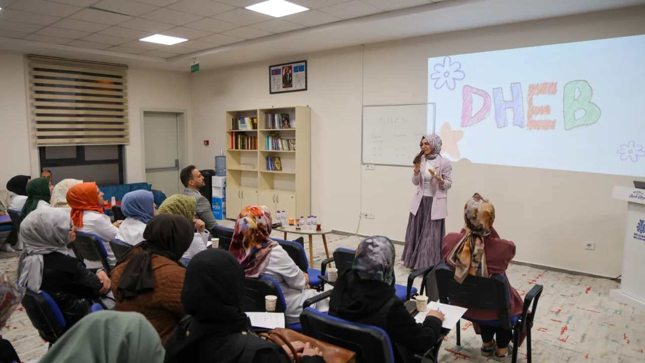 Konya'da Çocuk Mektebi’nde ailelere eğitim semineri