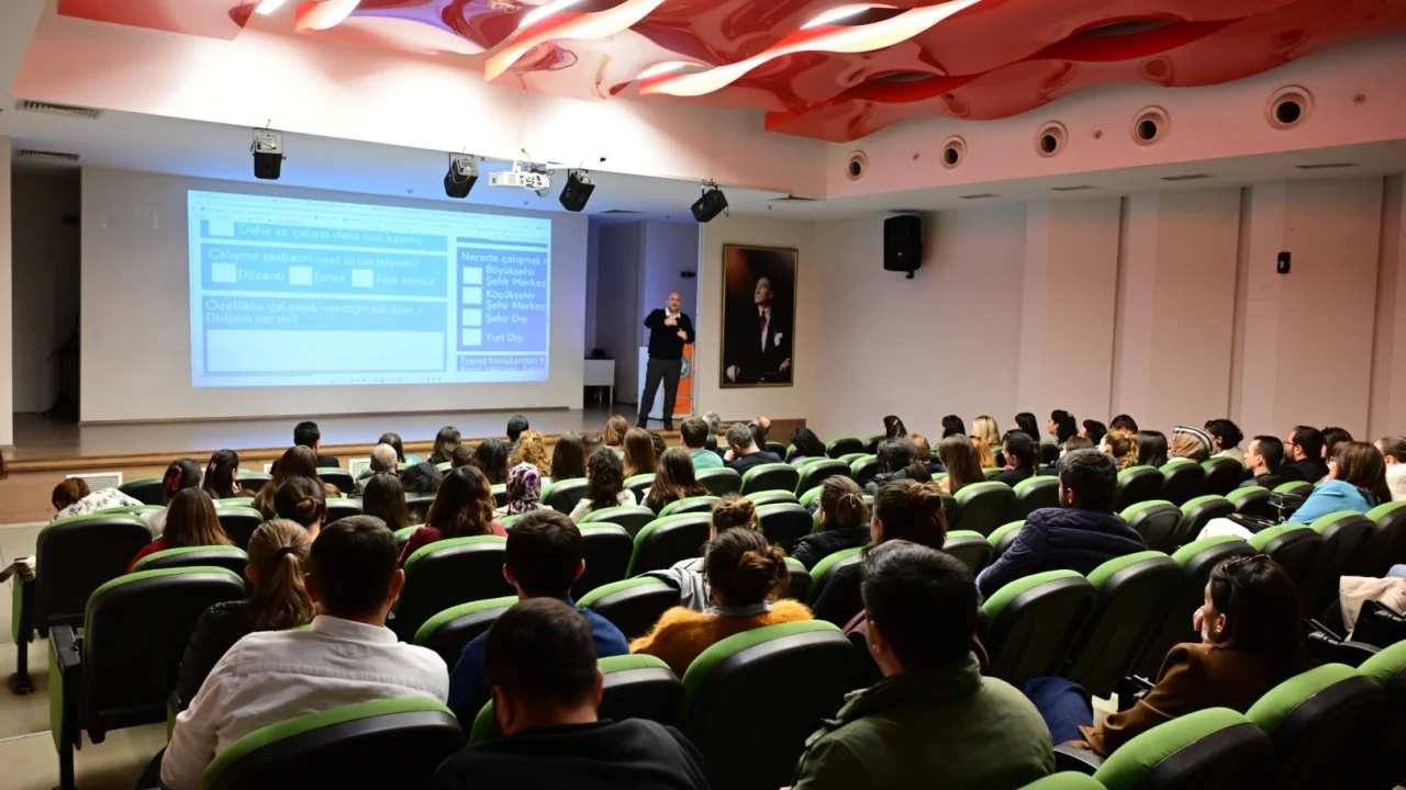 Manisa’da öğretmenlere kariyer eğitimi