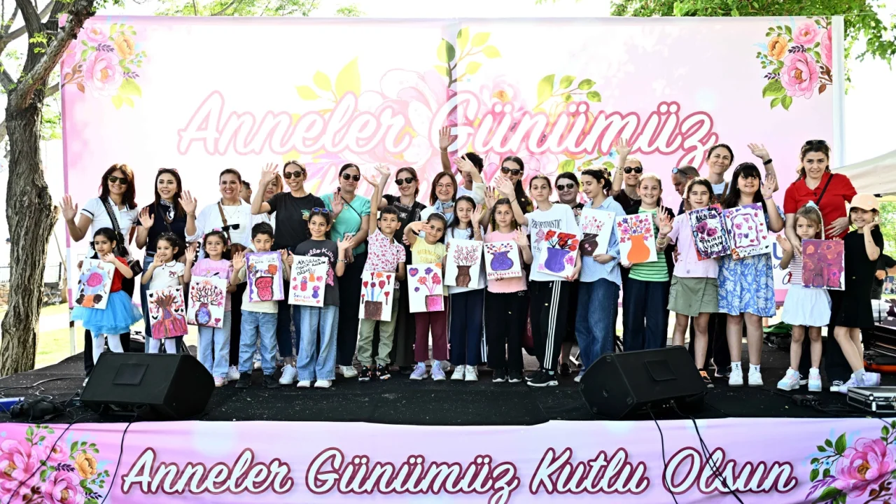Muratpaşa’dan Anneler Günü’ne özel kutlama