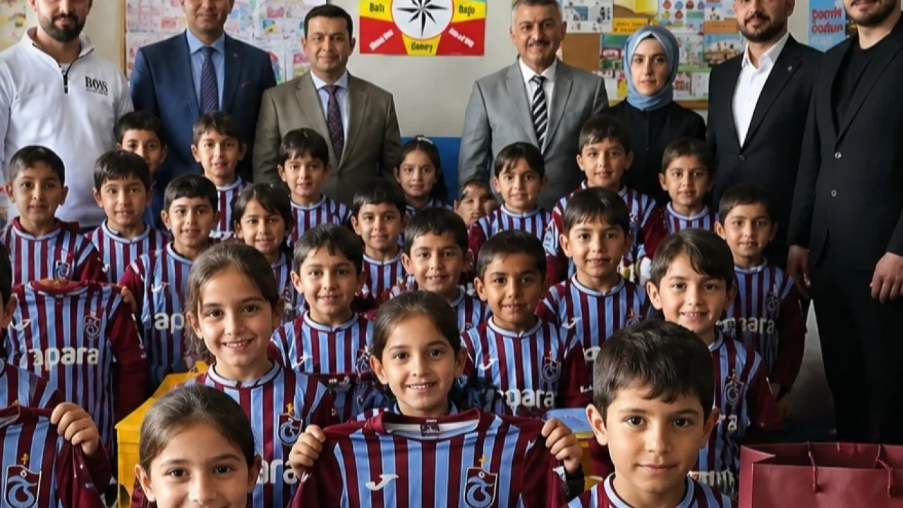 Trabzonspor sevgisi Patnoslu öğrencilere forma hediyesi getirdi