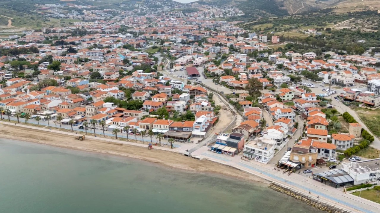 Yeni Foça’da tarihi dere yatağı güçlendiriliyor