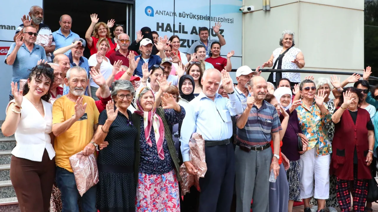 Antalya'da kalplere dokunan buluşma