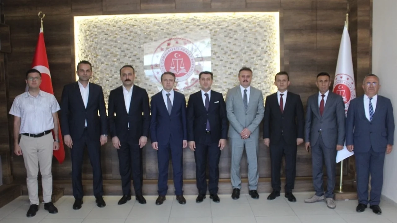 Bursa'da görev yeri değişen Başsavcı ve savcılara veda