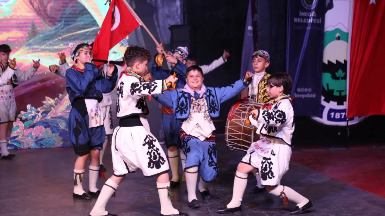 Bursa İnegöl'de Halk Dansları Topluluğu'ndan yaza merhaba