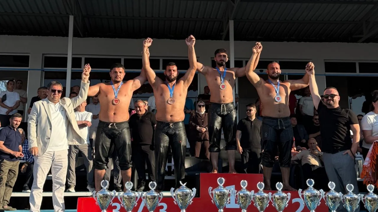 Kocaeli Kağıtspor, Bükreş’te minderi salladı