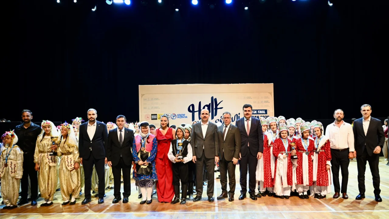 Konya Büyükşehir’den Halk Oyunları Şöleni finali