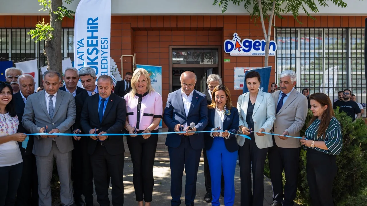 Malatya’da Dijital Gençlik Merkezi açıldı