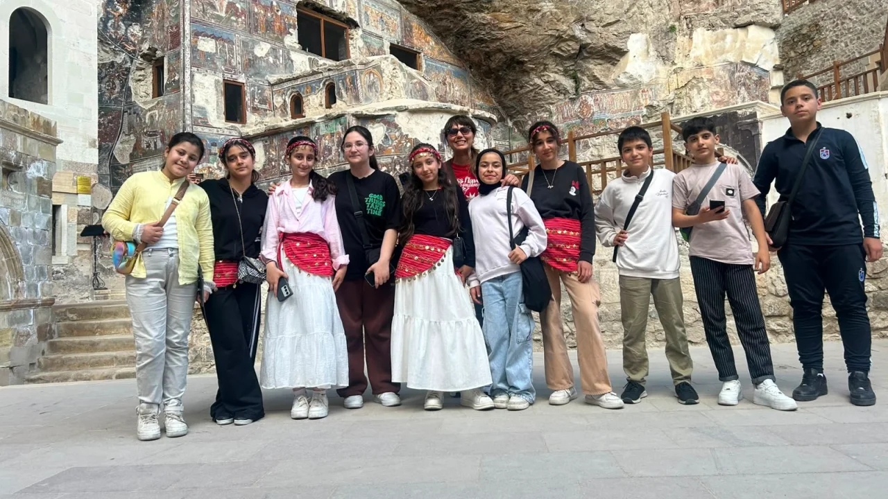 Mardin'den Karadeniz'e sanat köprüsü: Yeşilli YBO Korosu tarih yazdı!