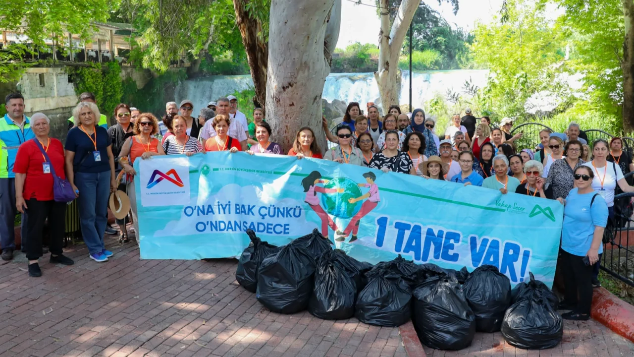 Mersin'de vatandaşlar çevre temizliği yaptı