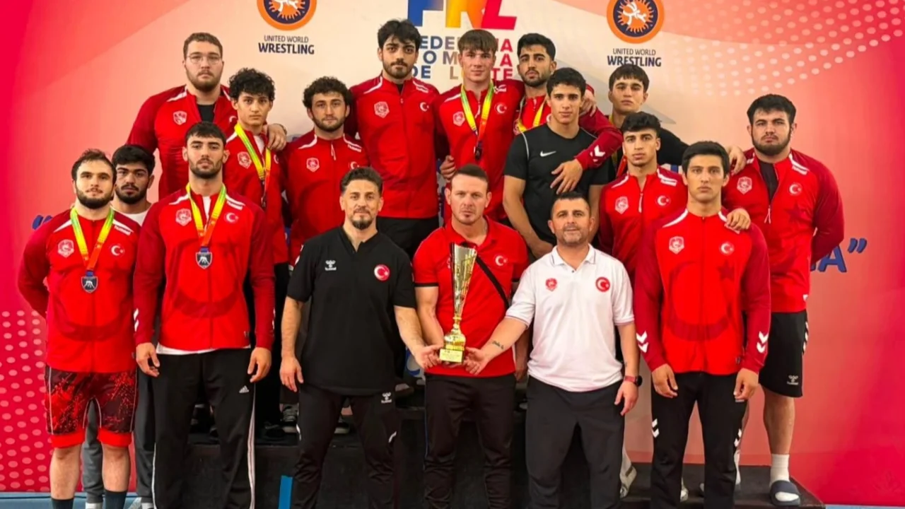 Sakaryalı sporcular güreş ve atletizmde madalyaları topladı