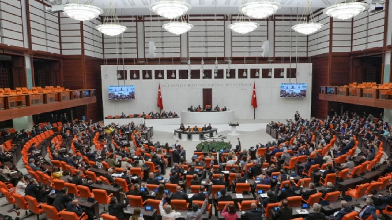 TBMM’de tartışmalı torba teklif mesaisi! Polis hakları, basın düzenlemesi ve orman alanları görüşülüyor
