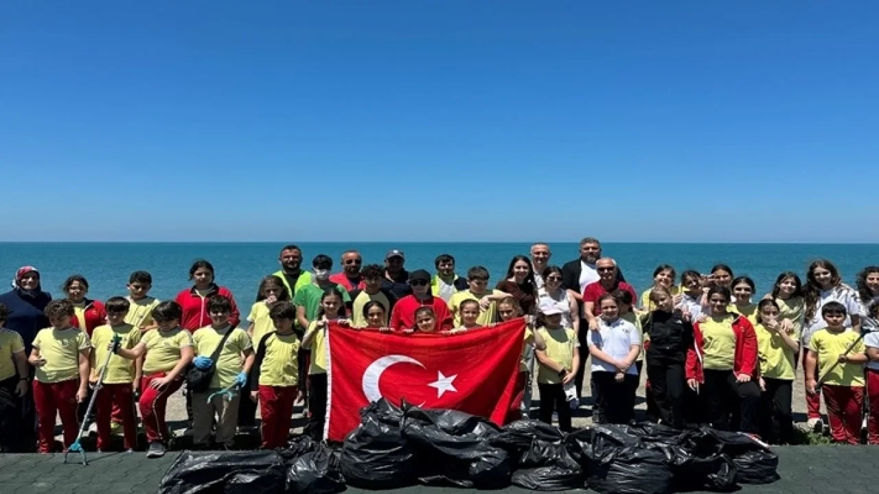 Trabzon’da Ayasofya sahilinde çevre temizliği etkinliği