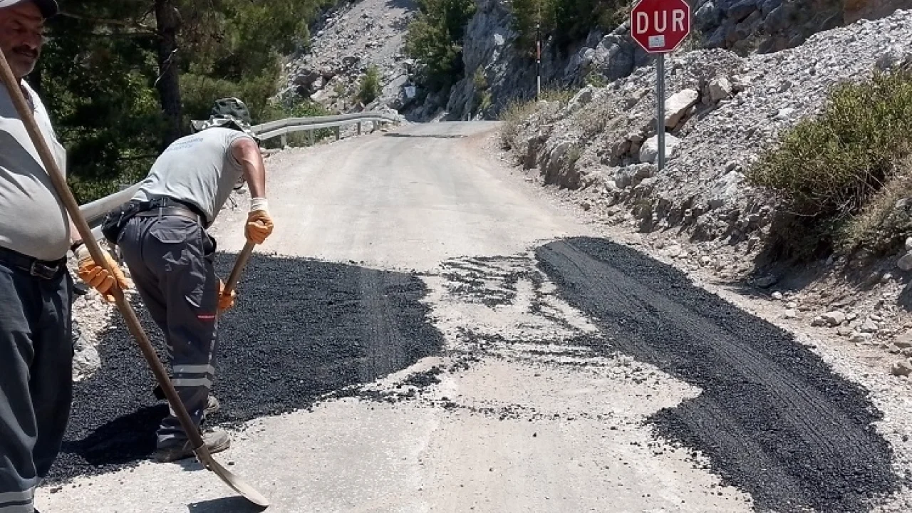 Alanya’da kırsal mahalle yollarına yaz bakımı