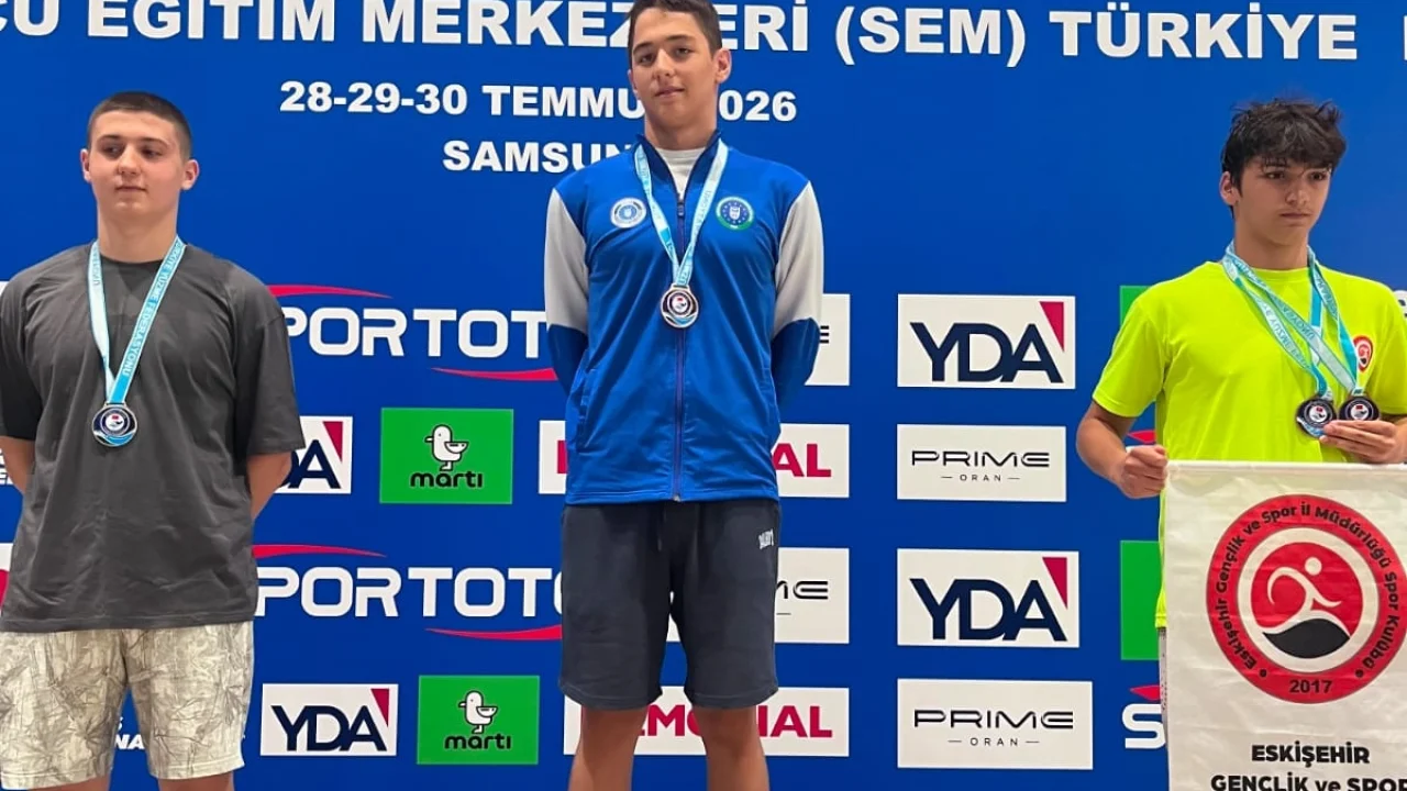 Büyükşehir Belediyesporlu yüzücülerden 3 madalya