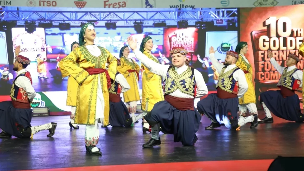 Dünyanın renklerini İnegöl’de buluşturan festival başladı