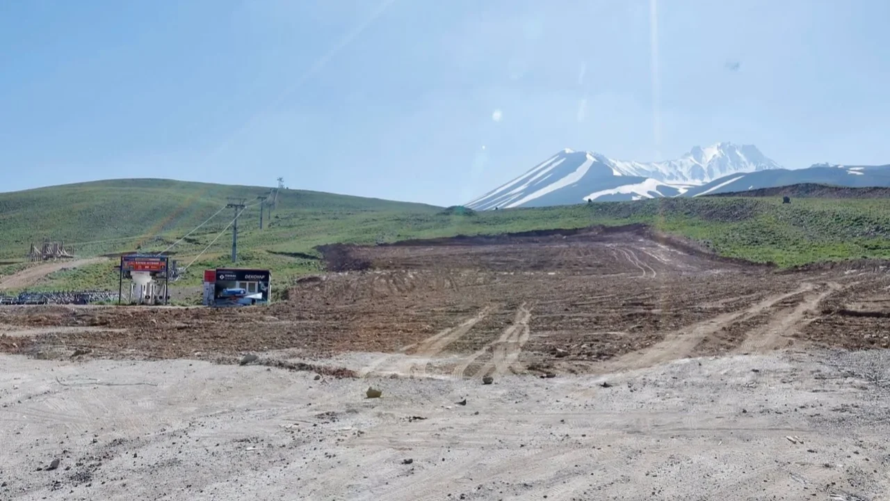 Erciyes Kayak Merkezi'nde kış sezonu hazırlıkları sürüyor