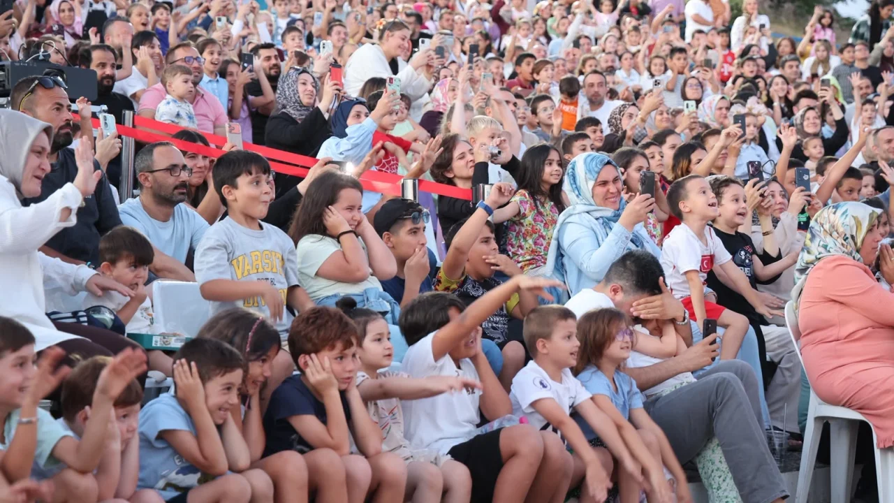 Eskihisar Kalesi'nde çocukların akşamı