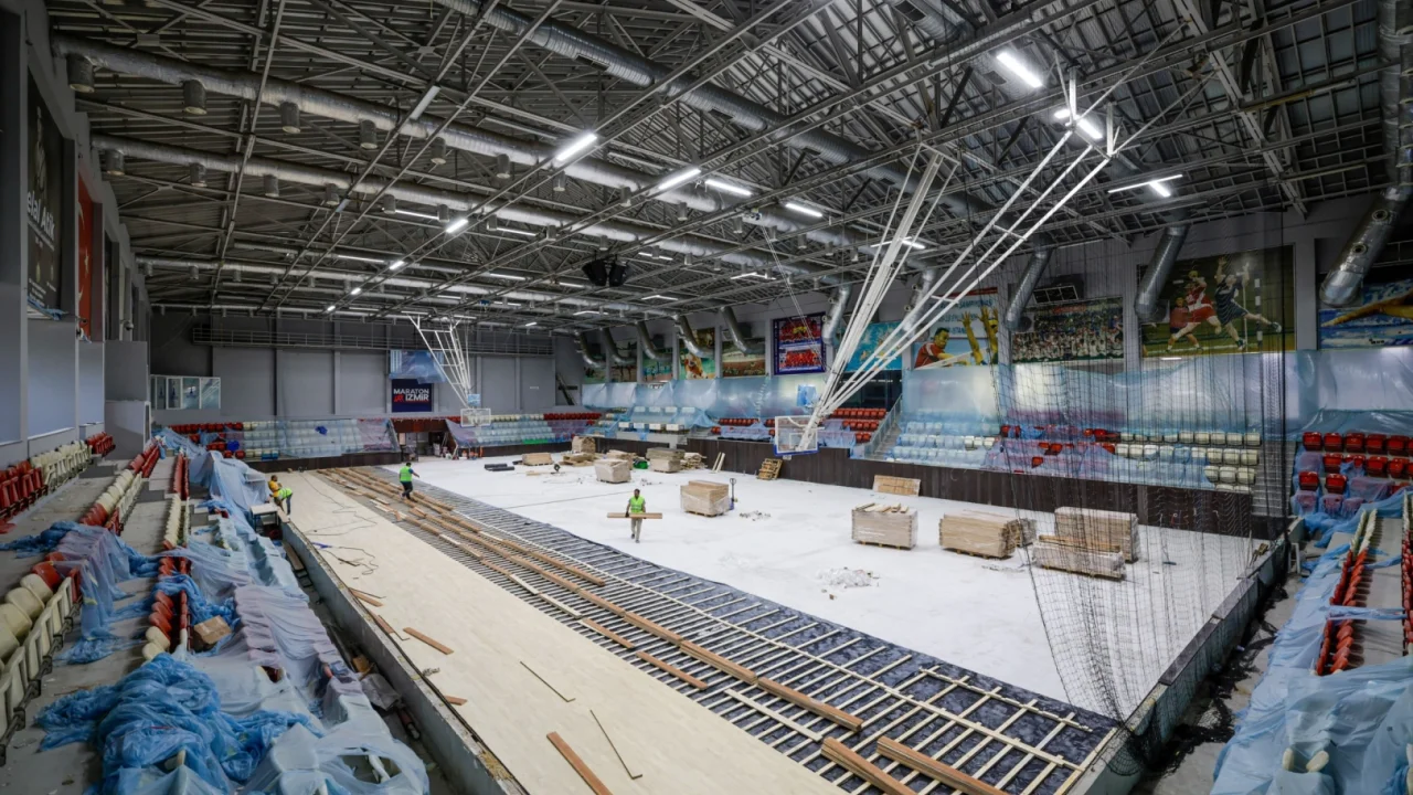 İzmir'de Celal Atik Spor Salonu FIBA standartlarına kavuşuyor