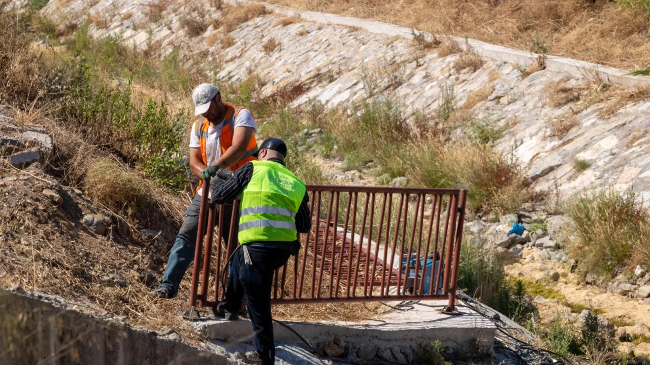 İzmir Seferihisar'da selin izleri siliniyor