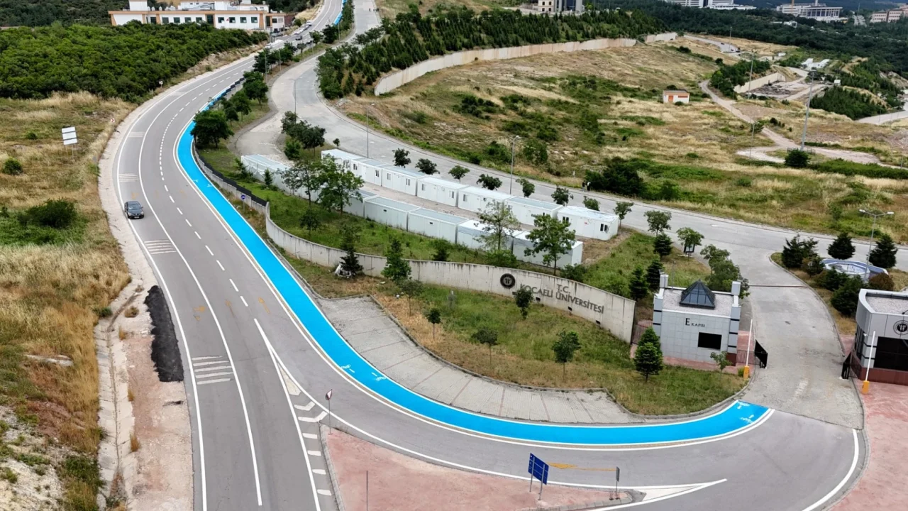 Kocaeli İzmit’te pedallar için güvenli hat