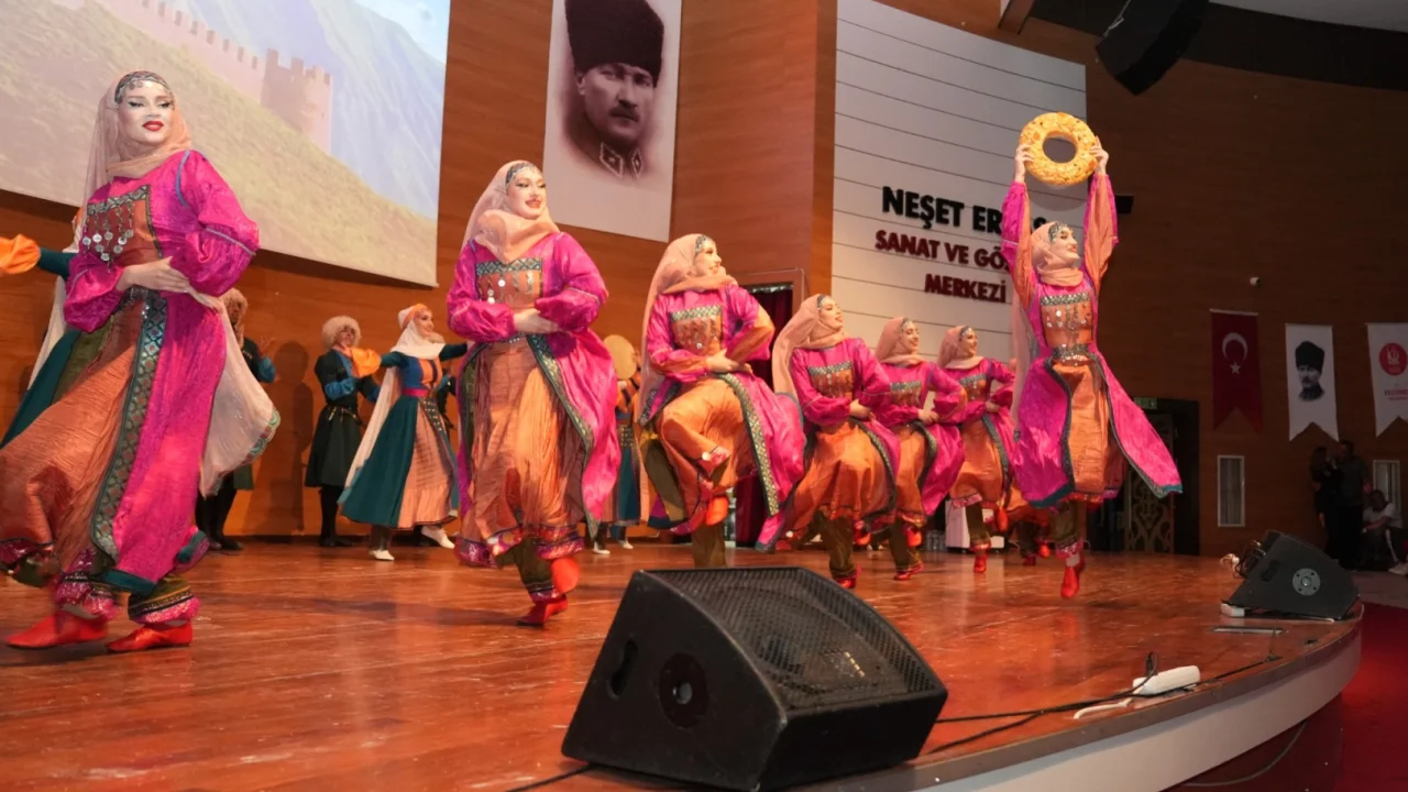 Kuzey Kafkasya Kültür ve Sanat Festivali’nde renkli görüntüler