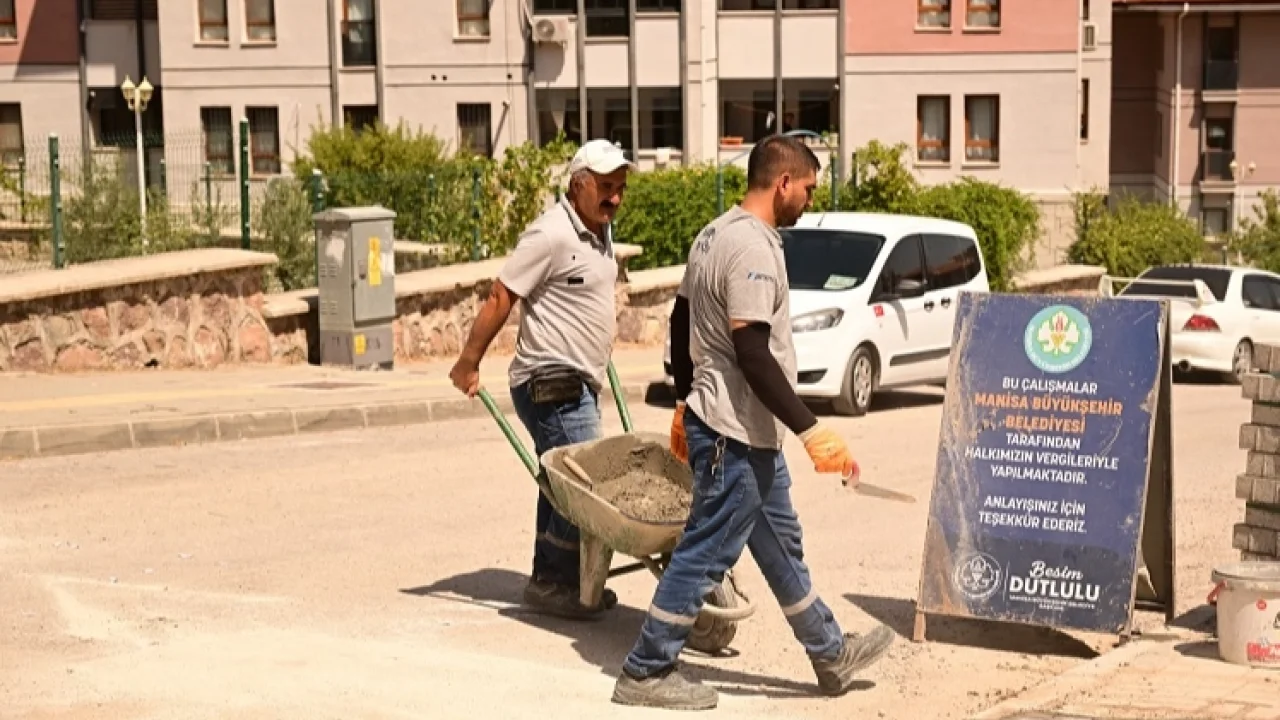 Manisa Akgedik'te üstyapı çalışmaları sürüyor
