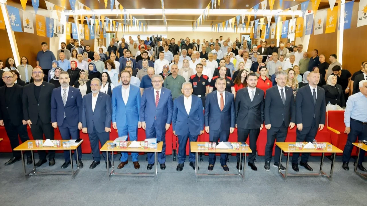Memduh Büyükkılıç'tan AK Parti ilçe danışma meclislerine çıkarma
