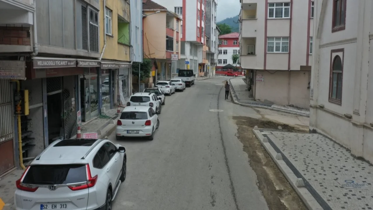 Ordu Kumru Karacalı’da kaldırımlar yenileniyor